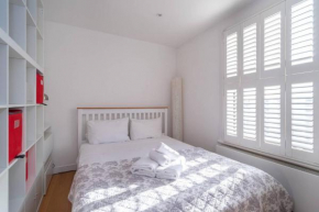 GuestReady - Light & Airy studio 2 mins from Queen's Park tube